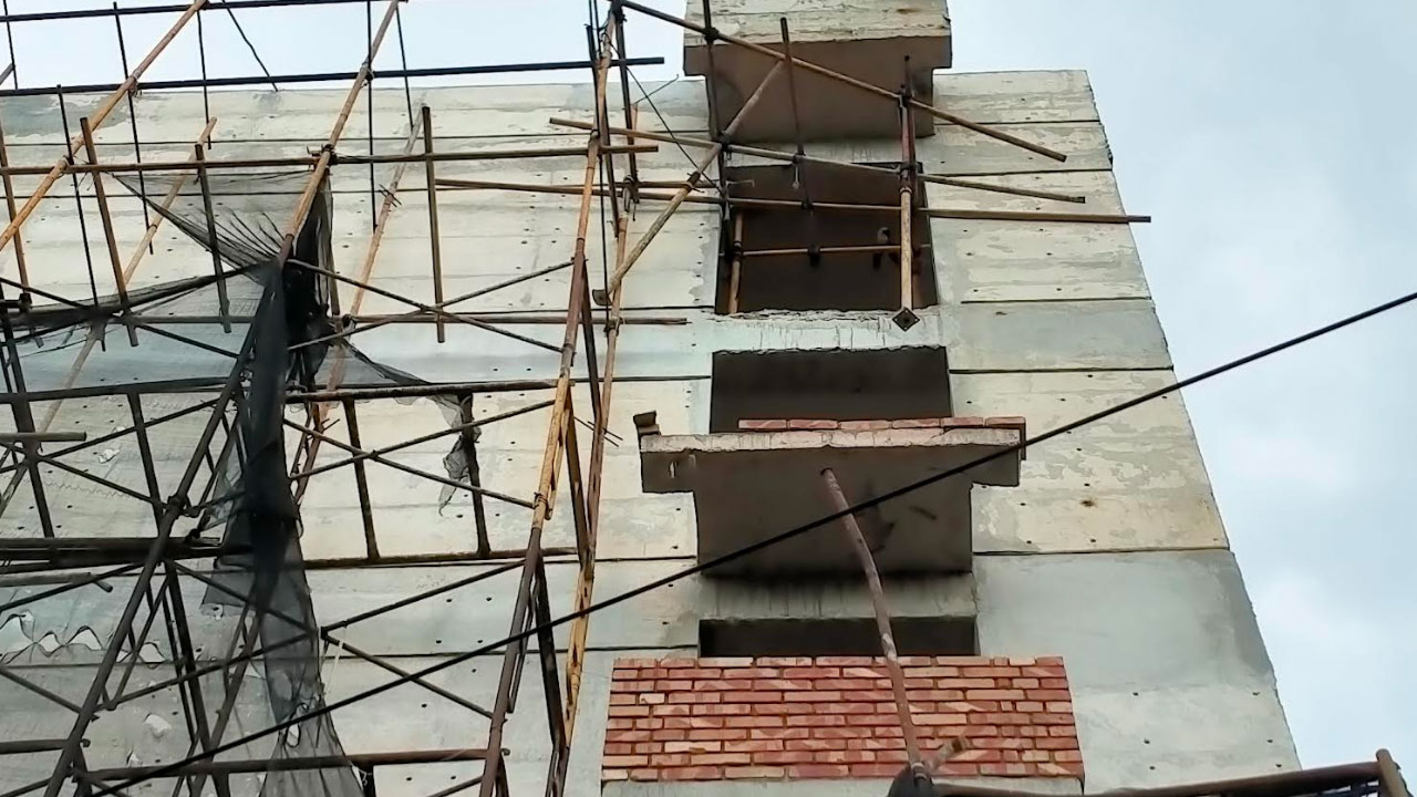 প্রকৌশলীসহ নিহত ৩, ভবনে নিম্নমানের নির্মাণসামগ্রী ব্যবহারের অভিযোগ