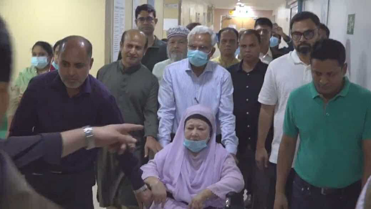 স্বাস্থ্য পরীক্ষার জন্য এভারকেয়ার হাসপাতালে খালেদা জিয়া