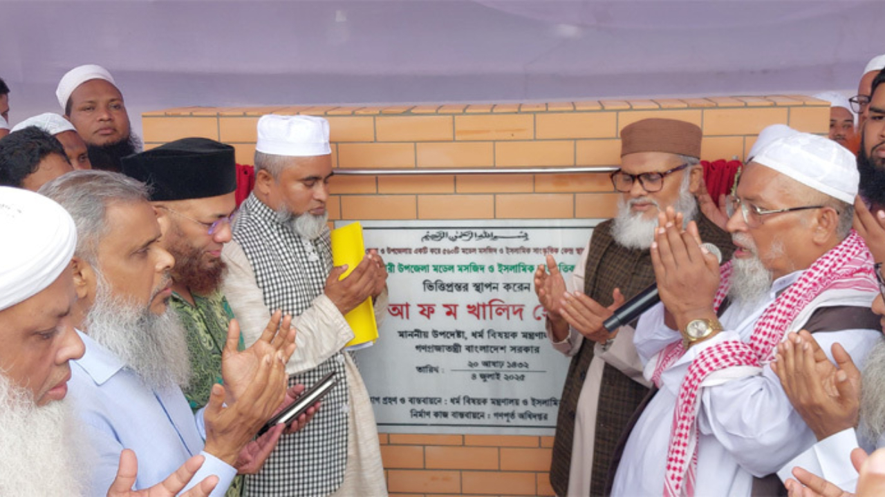 টাকা মেরে খাওয়ার জন্য আমরা ক্ষমতায় বসিনি : ধর্ম উপদেষ্টা