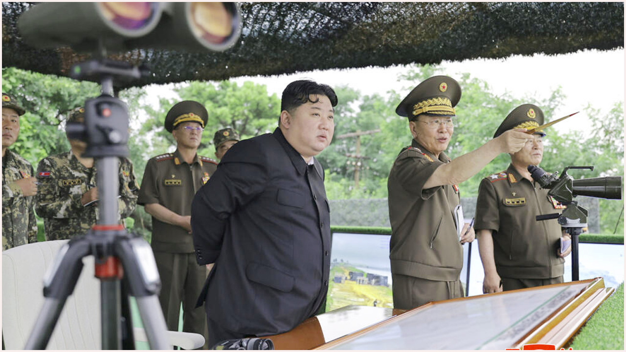 সৈন্যদের ‘প্রকৃত যুদ্ধের’ প্রস্তুতি নিতে বললেন কিম জং উন