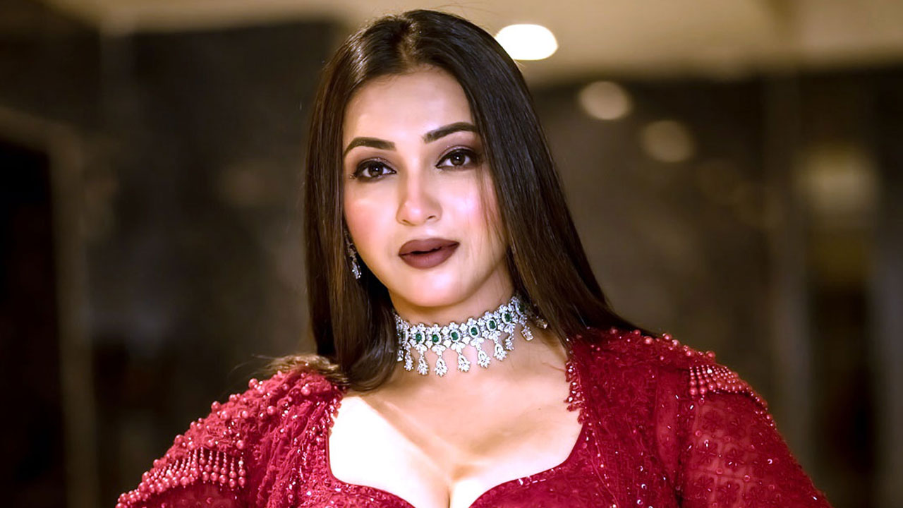 চমক নিয়ে ‘আয়েশা’ রূপে আসছেন কৌশানী