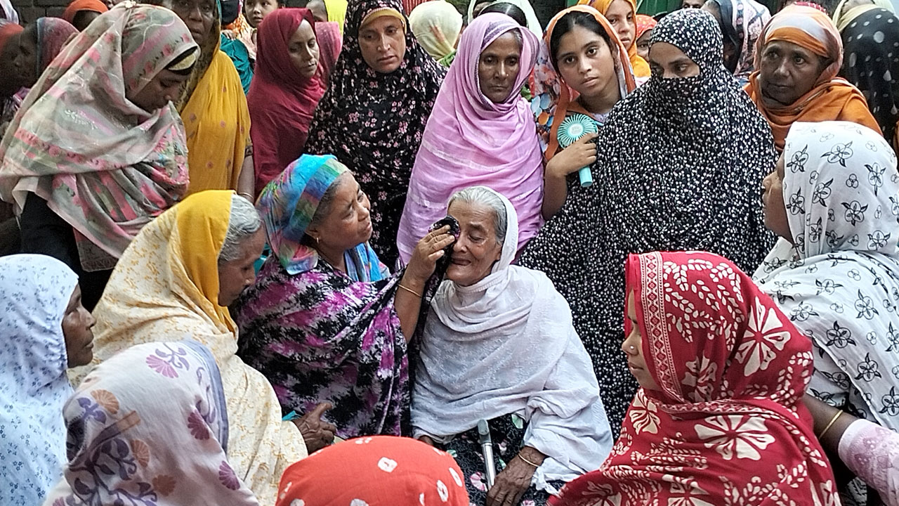 রোগী দেখতে গিয়ে একই পরিবারের ৫ জনের মৃত্যু, এলাকায় শোকের মাতম