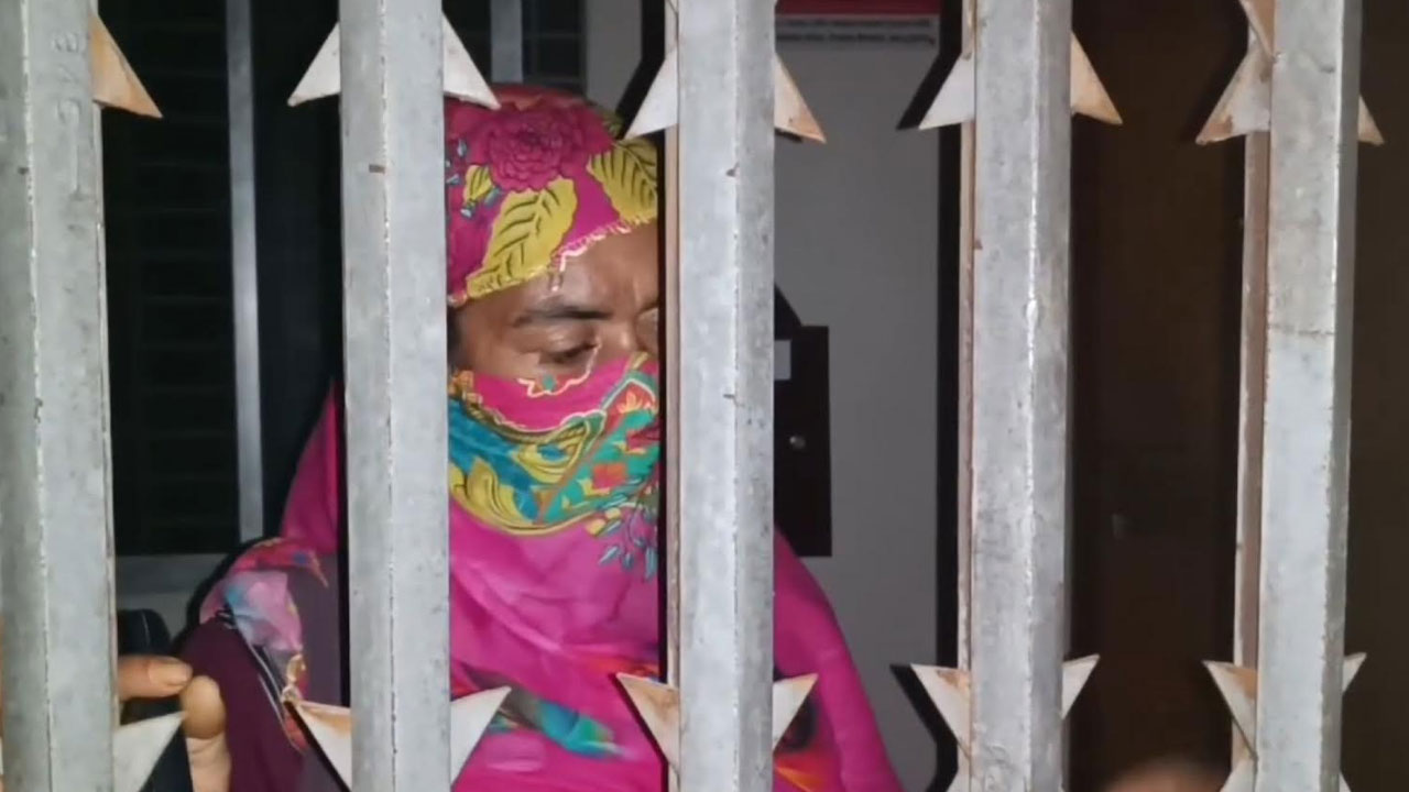 অসুস্থ নারীকে সরকারি অফিসে তালাবন্ধ করে চলে গেলেন কর্মকর্তারা!