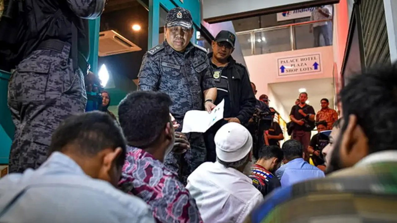 মালয়েশিয়ায় এক ঘণ্টার অভিযানে বাংলাদেশিসহ ১৭১ অভিবাসী আটক