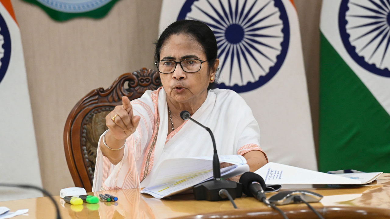 প্রয়োজনে আবার ভাষা আন্দোলন, মমতার হুঁশিয়ারি