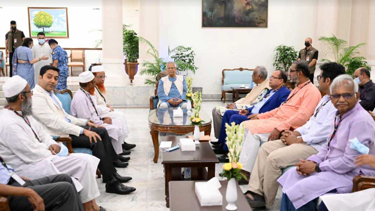 প্রধান উপদেষ্টার সঙ্গে ১৪ রাজনীতিবিদের বৈঠক অনুষ্ঠিত