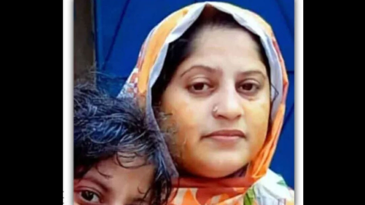 মেয়েকে স্কুল থেকে আনতে গিয়ে লাশ হয়ে ফিরলেন মা