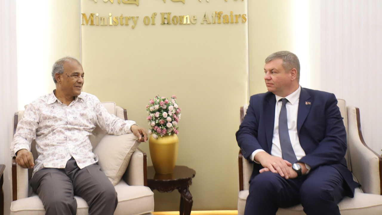 বেলারুশকে ঢাকায় দূতাবাস খোলার অনুরোধ স্বরাষ্ট্র উপদেষ্টার