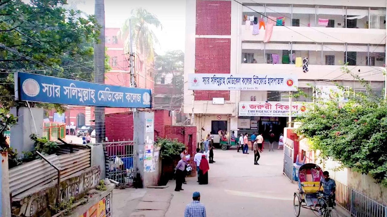 মিটফোর্ডে নৃশংসতায় রাজনীতিতে তোলপাড়, বিএনপিকে তুলোধুনো করছে সবাই