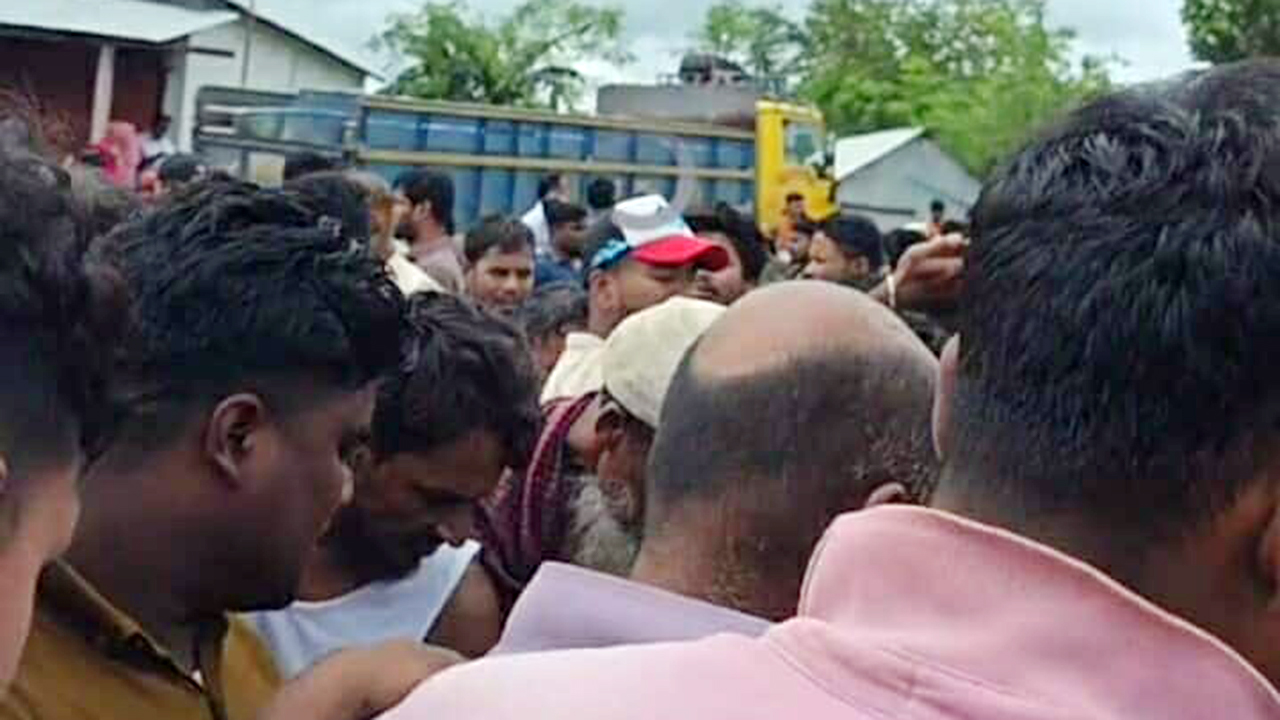 গফরগাঁওয়ে ট্রাক-অটোরিকশার সংঘর্ষে নিহত ২