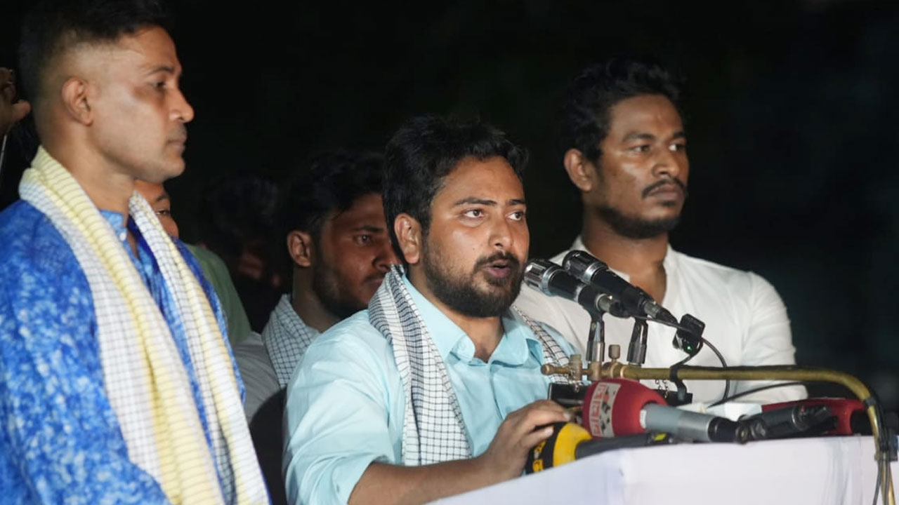 বাংলাদেশকে নতুন করে বিনির্মাণ করব : নাহিদ ইসলাম