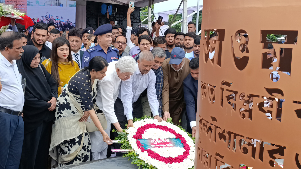 নারায়ণগঞ্জে নির্মিত হলো প্রথম ‘জুলাই শহীদ স্মৃতিস্তম্ভ’