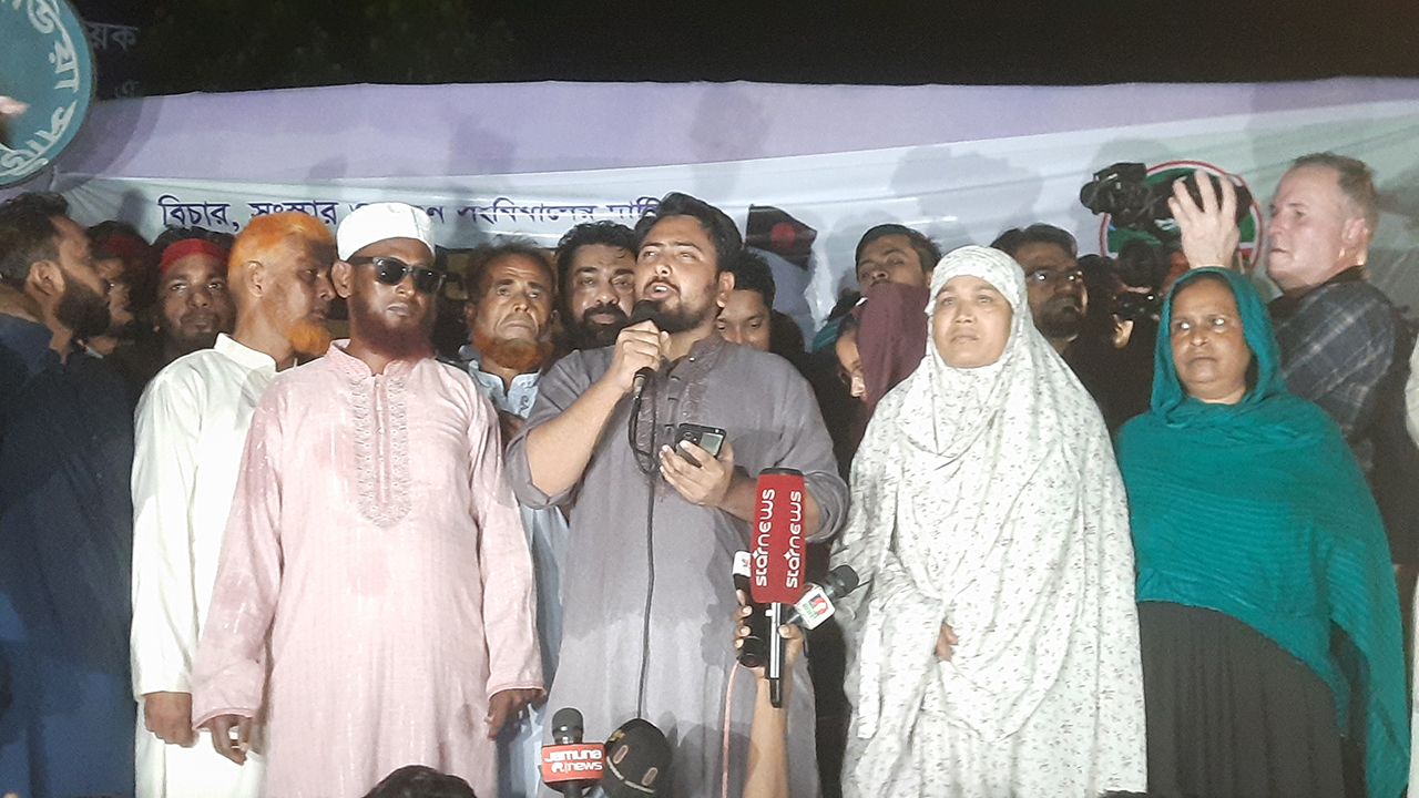 চাঁদাবাজদের কবল থেকে ব্যবসায়ীদের রক্ষা করব : নাহিদ ইসলাম