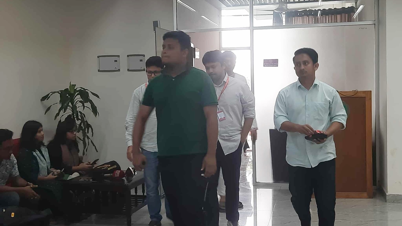 সিইসির সঙ্গে বৈঠকে পাটোয়ারী-হাসনাত-সারজিস