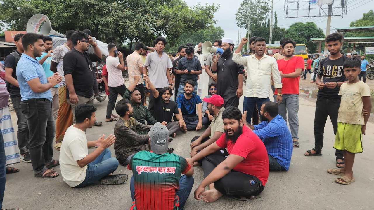 এনসিপির গাড়িবহরে হামলার প্রতিবাদে ঢাকা-খুলনা মহাসড়ক অবরোধ