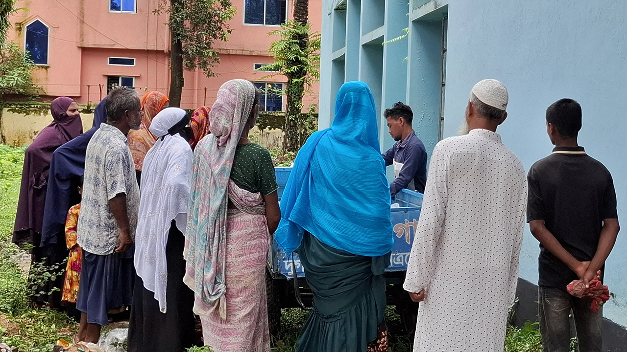 বসতঘরে একসঙ্গে ঝুলছিল স্বামী-স্ত্রীর মরদেহ