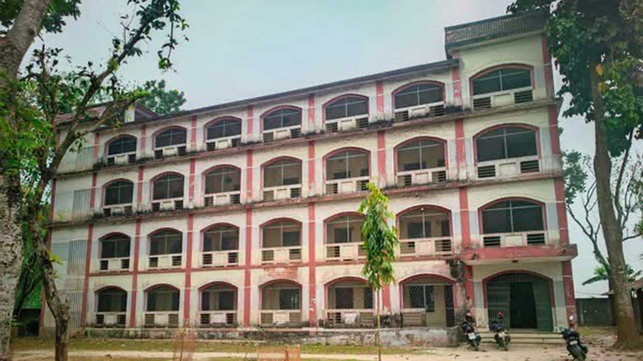 নীলফামারীর এক কলেজে ৩ অধ্যক্ষ!