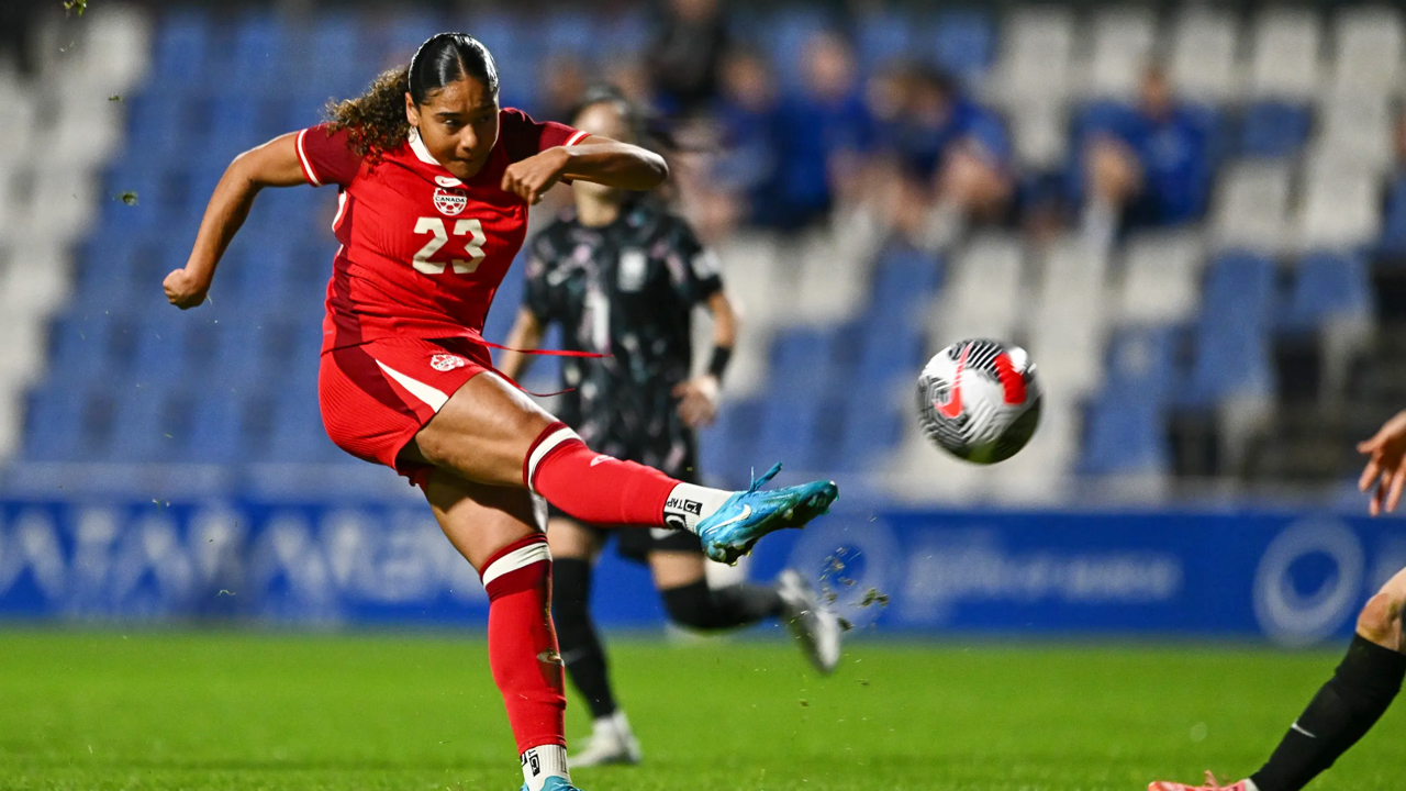 দলবদলের বাজারে বিশ্বরেকর্ড গড়ে আর্সেনালে কানাডার ফরোয়ার্ড