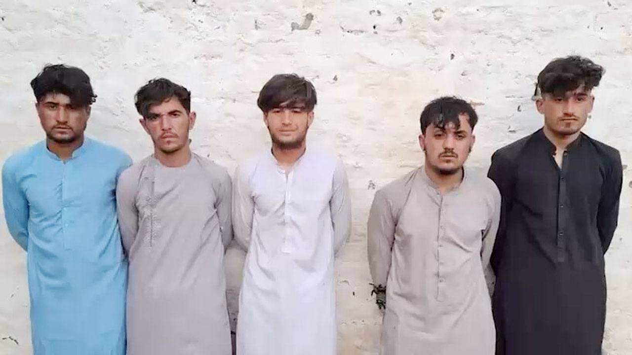 পাক-আফগান সীমান্ত থেকে ৫ ‘আত্মঘাতী বোমা হামলাকারী’ গ্রেপ্তার