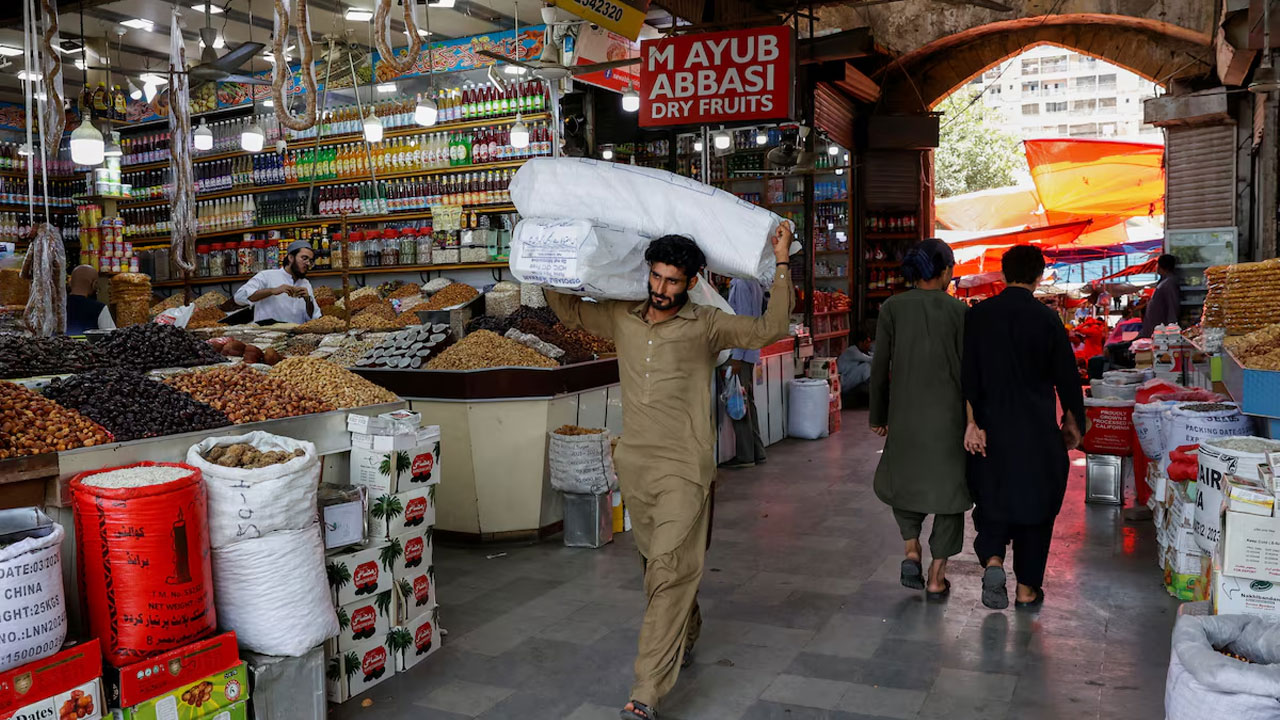 পাকিস্তানের অর্থনীতিতে সুবাতাস, ৯ বছরের মধ্যে সর্বনিম্ন মুদ্রাস্ফীতি