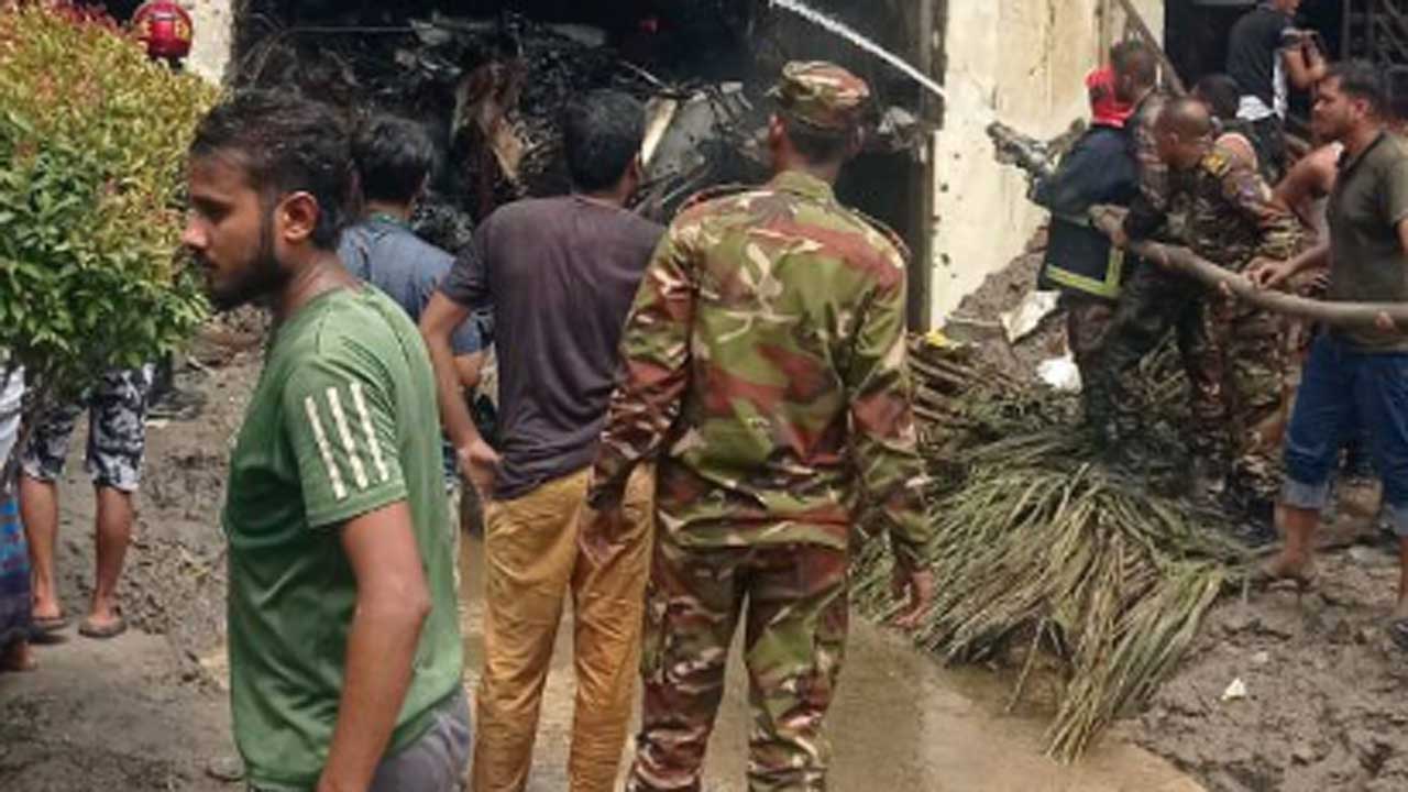 বিমান বিধ্বস্তের সময় মাইলস্টোনে চলছিল ক্লাস