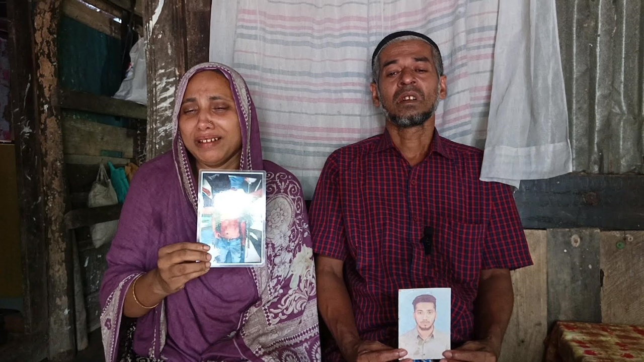 দায়িত্বশীল ছেলেটি এখন শহীদ: অঝোর ধারায় কাঁদছে মা-বাবা, ভাঙা ঘরে নেই হাসি