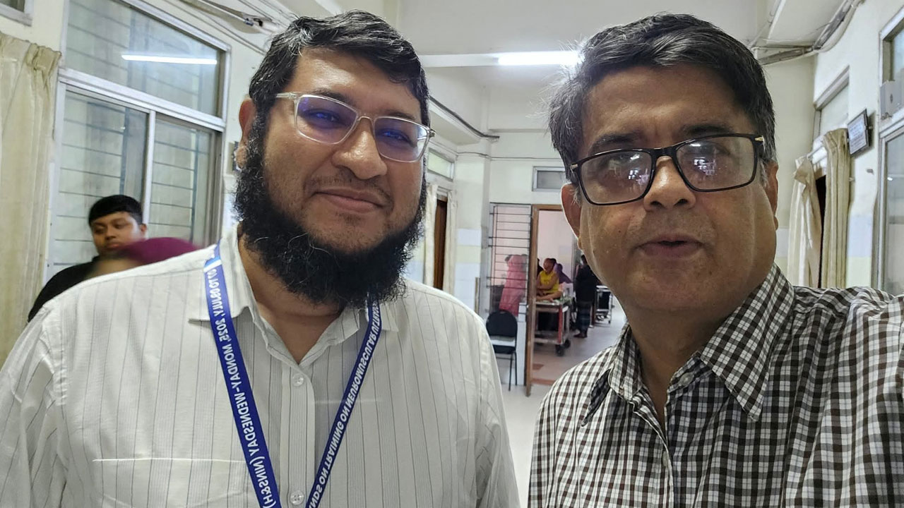 এক চিকিৎসক ও ব্লাড ব্যাংকের সাহসী ভূমিকার প্রশংসা প্রেস সচিবের