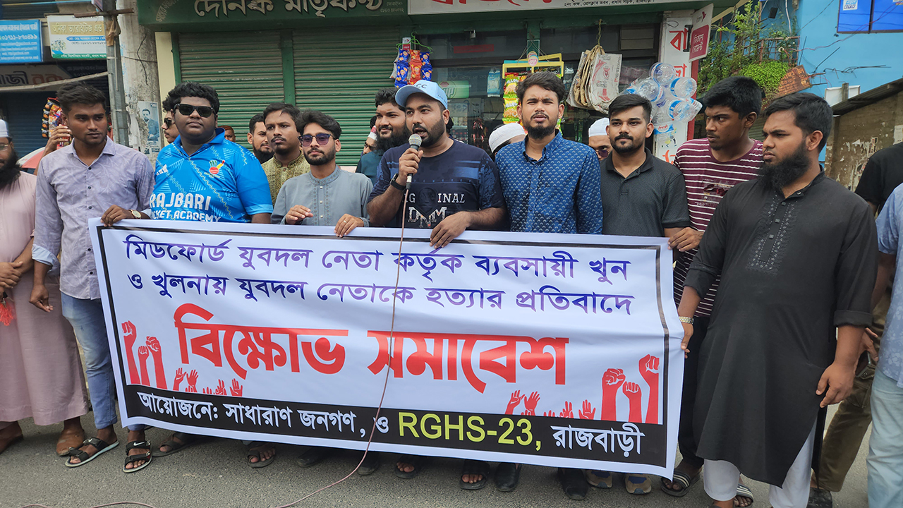 ‘কেউ যদি ফ্যাসিবাদী হয়ে উঠতে চায়, ছাত্র-জনতা ঘরে বসে থাকবে না’