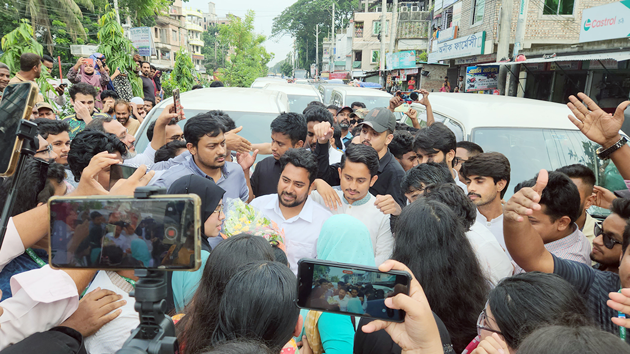 রাজবাড়ীতে পৌঁছেছেন এনসিপির নেতারা