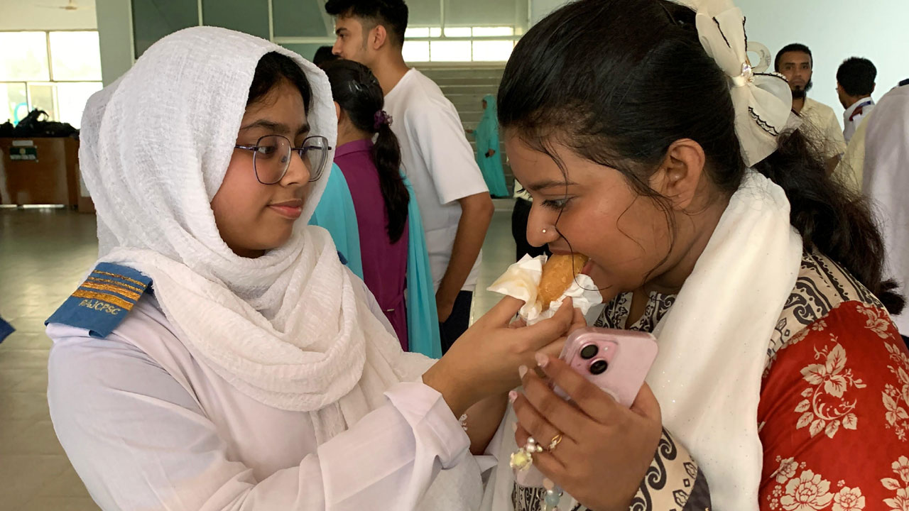 রাজশাহী শিক্ষা বোর্ডে জিপিএ-৫ প্রাপ্তিতে এগিয়ে মেয়েরা