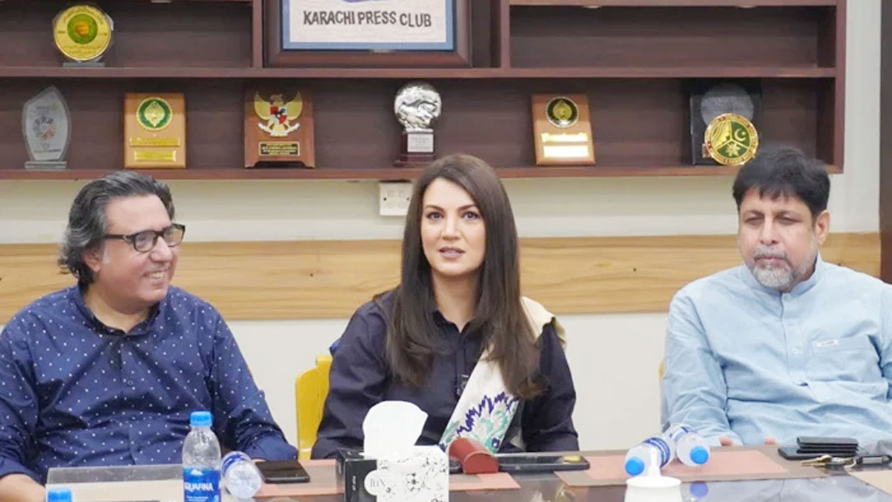 নতুন রাজনৈতিক দল খুললেন ইমরানের প্রাক্তন স্ত্রী