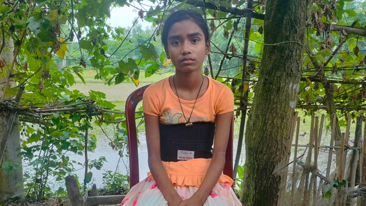 দৌড় প্রতিযোগিতায় বিজয়ী রিয়া মনি আজ পঙ্গু