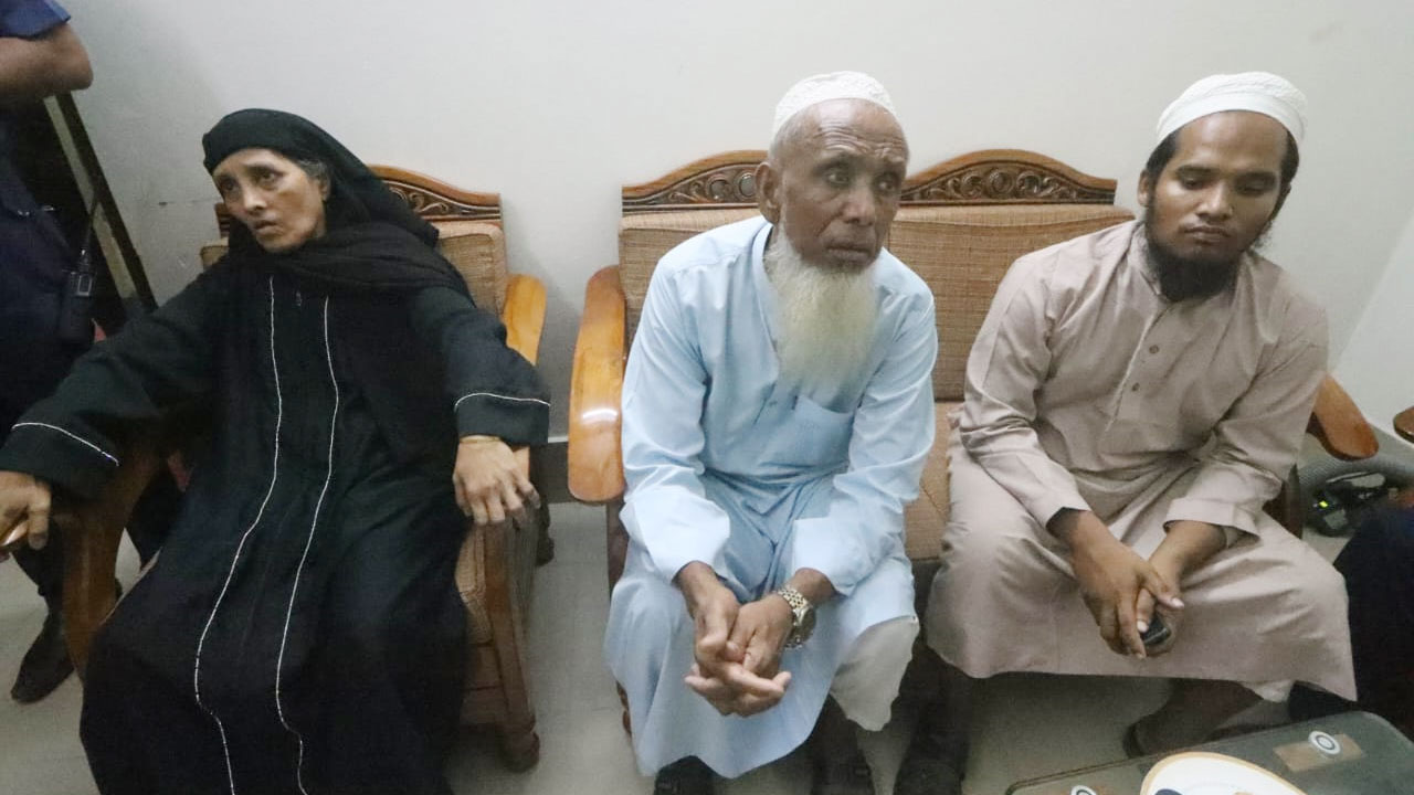 ফরিদপুরে পাসপোর্ট করতে এসে স্থানীয় দুই দালালসহ তিন রোহিঙ্গা আটক