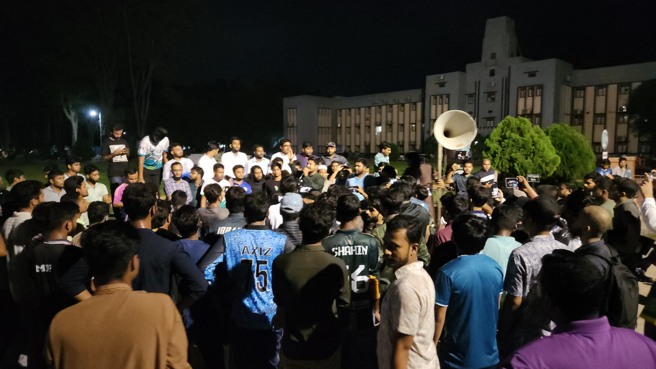 ঢাকায় ব্যবসায়ীকে নৃশংস হত্যার প্রতিবাদে রাবিতে বিক্ষোভ