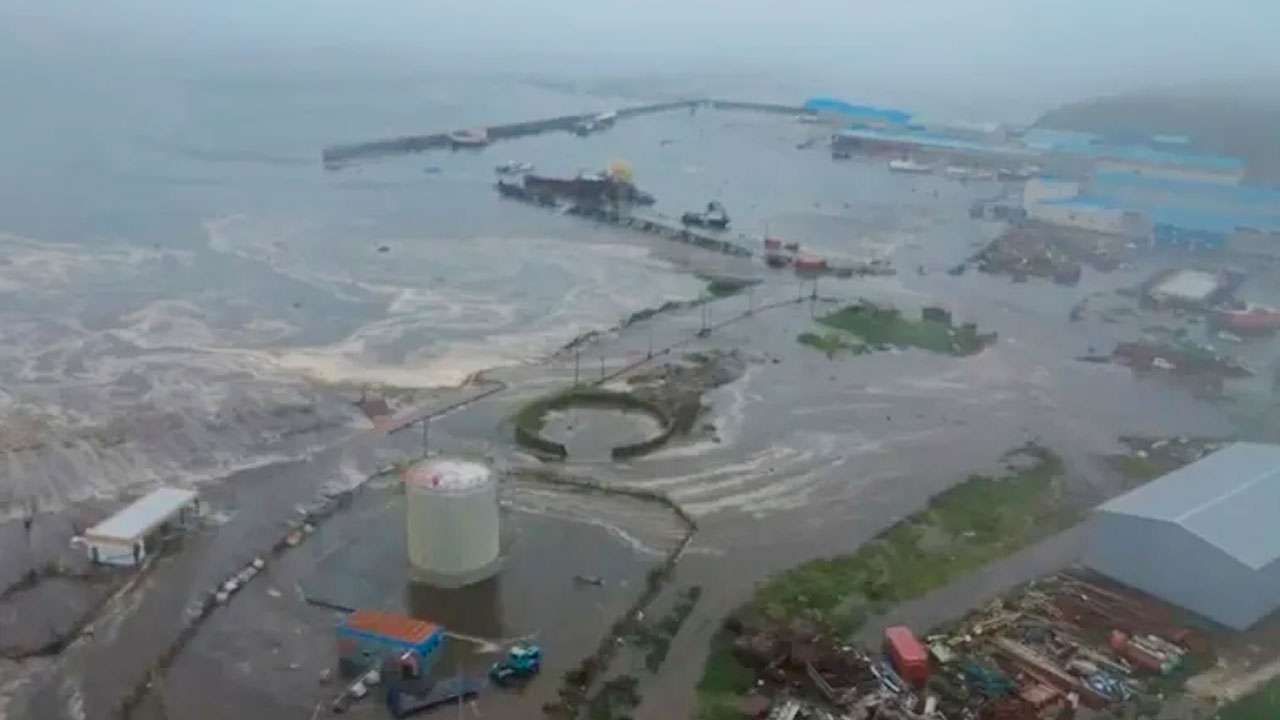 সুনামি আঘাত হানা দ্বীপপুঞ্জে জরুরি অবস্থা জারি করল রাশিয়া