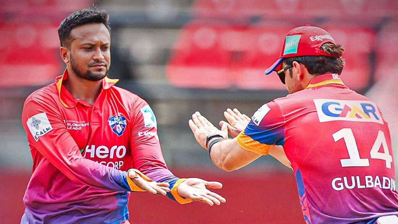 অপরাজিত ৫৮ রান ও ৪ উইকেট, দলকে জিতিয়ে ম্যাচসেরা সাকিব