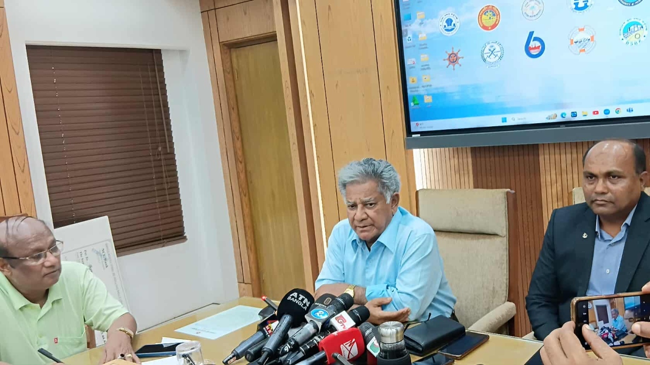 বিদেশি প্রতিষ্ঠান দিয়ে বন্দর পরিচালনা নিয়ে নেগোসিয়েশন চলছে : নৌ উপদেষ্টা