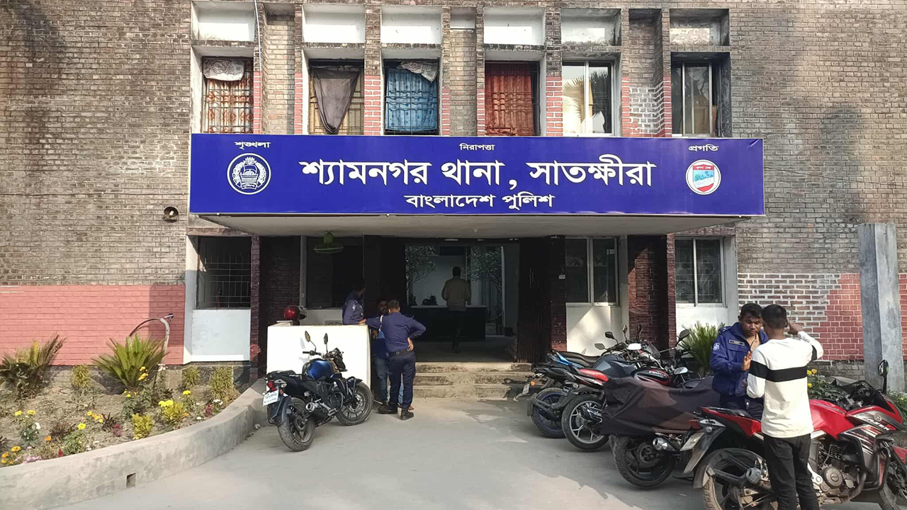 শ্যামনগরে চেতনানাশক স্প্রে করে দুই পরিবারে দুর্ধর্ষ ডাকাতি