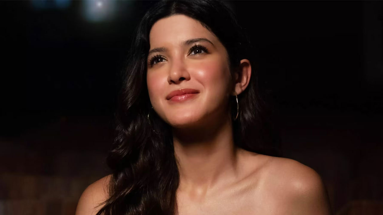 বলিউডে এসেই ঝড় তোলা কে এই শানায়া কাপুর