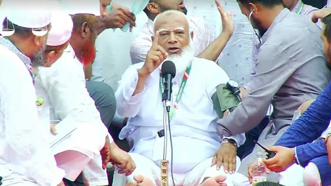 অসুস্থ হয়েও মঞ্চে বসেই বক্তব্য দিলেন জামায়াত আমির