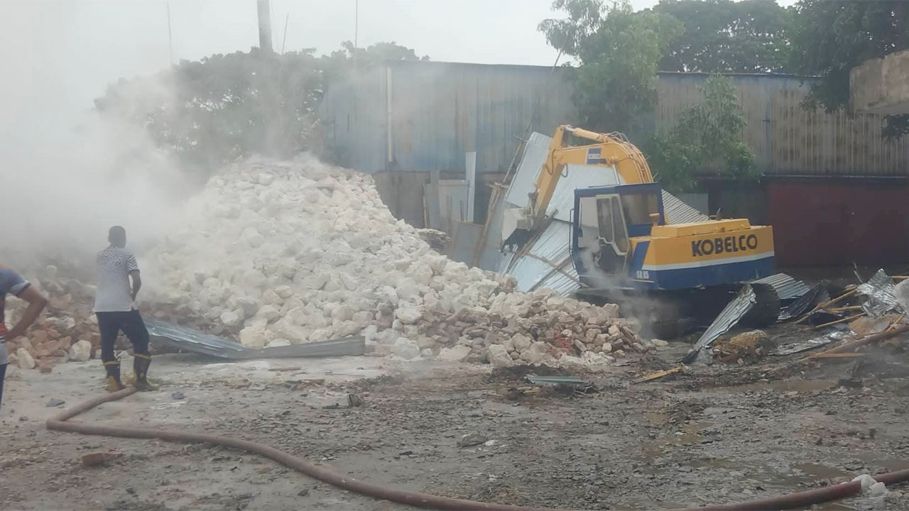 সোনারগাঁয়ে অবৈধ চুনা কারখানায় তিতাসের অভিযান, গ্যাস সংযোগ বিচ্ছিন্ন