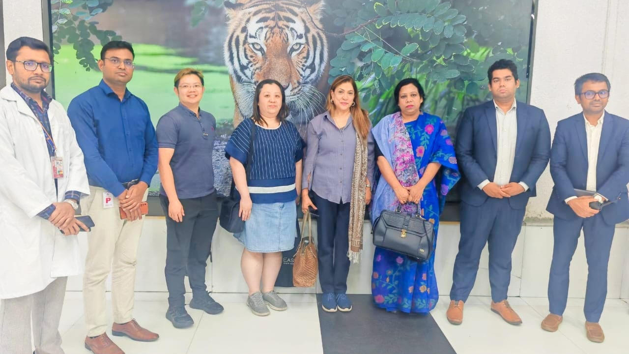 মাইলস্টোন ট্রাজেডি : সিঙ্গাপুর থেকে ৩ সদস্যের মেডিকেল টিম ঢাকায়