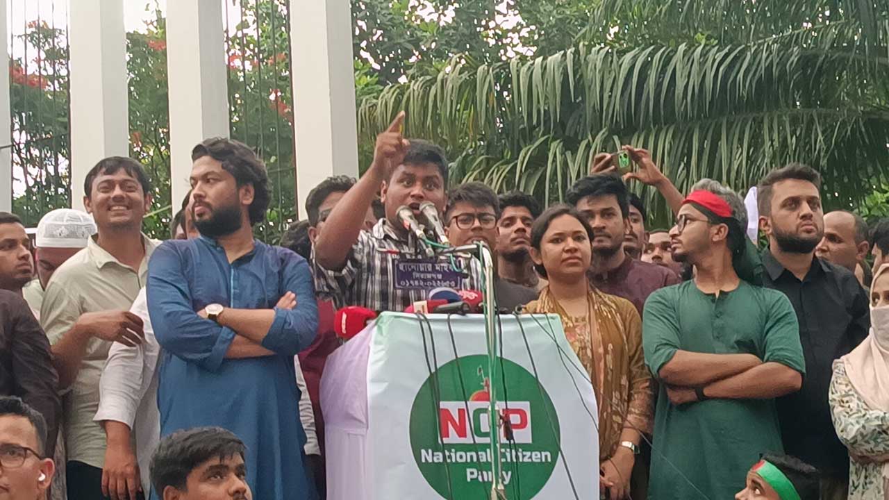 ডিসি-এসপিদের সতর্ক বার্তা দিলেন হাসনাত আব্দুল্লাহ