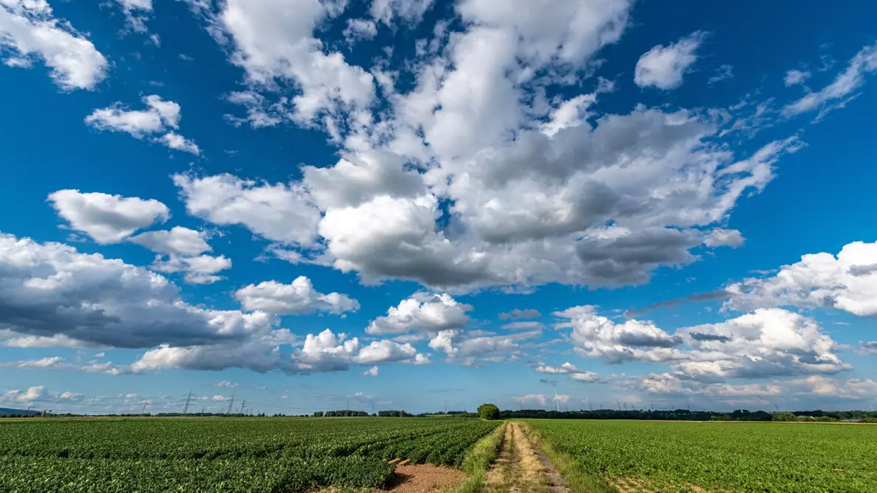 আল্লাহ তায়ালা খুঁটিবিহীন আসমান সৃষ্টি করেছেন যেভাবে