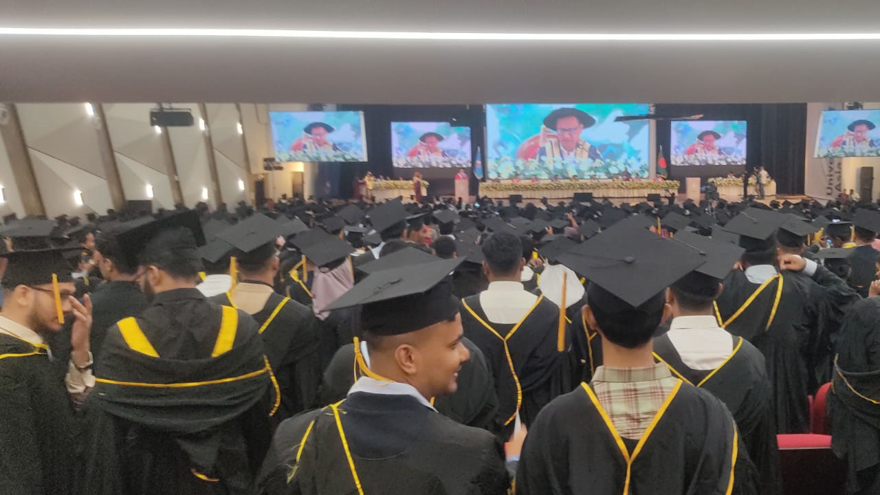 ইউএপির ১১তম সমাবর্তনে ডিগ্রি পেলেন ১ হাজার ৯৭৫ গ্র্যাজুয়েট