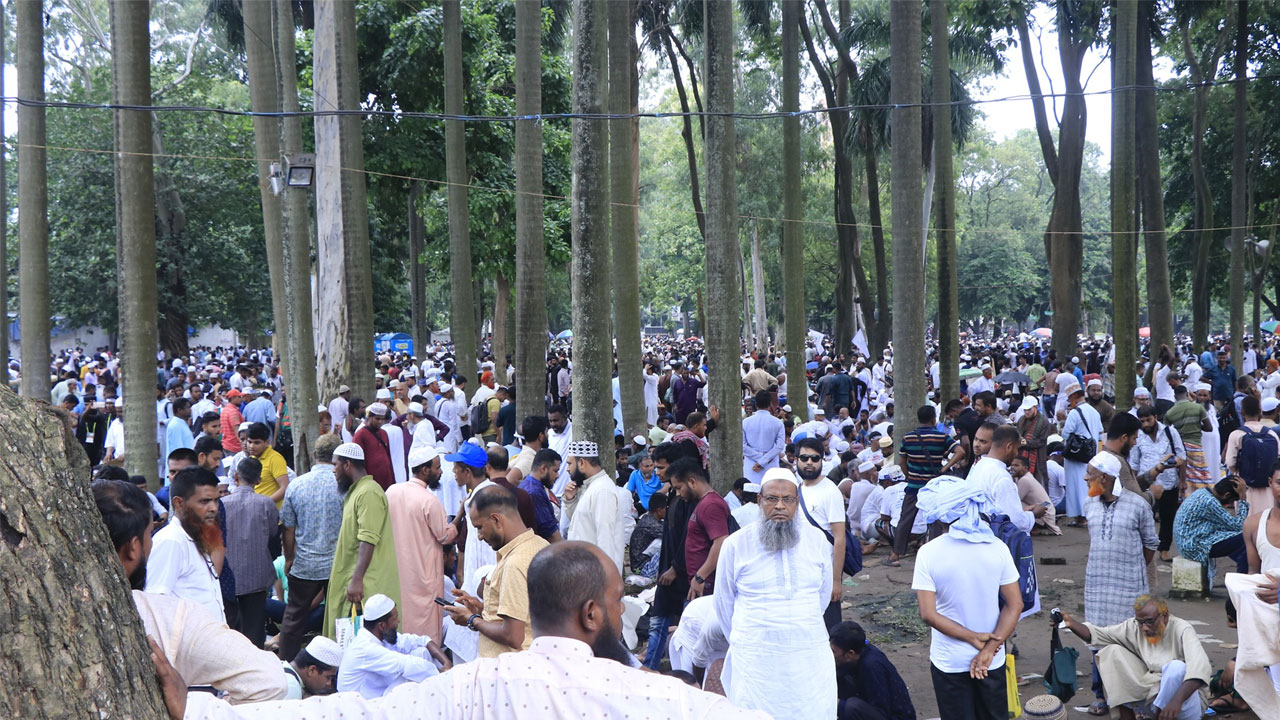 নেতাদের বক্তব্য শুনতে মুখিয়ে তারা