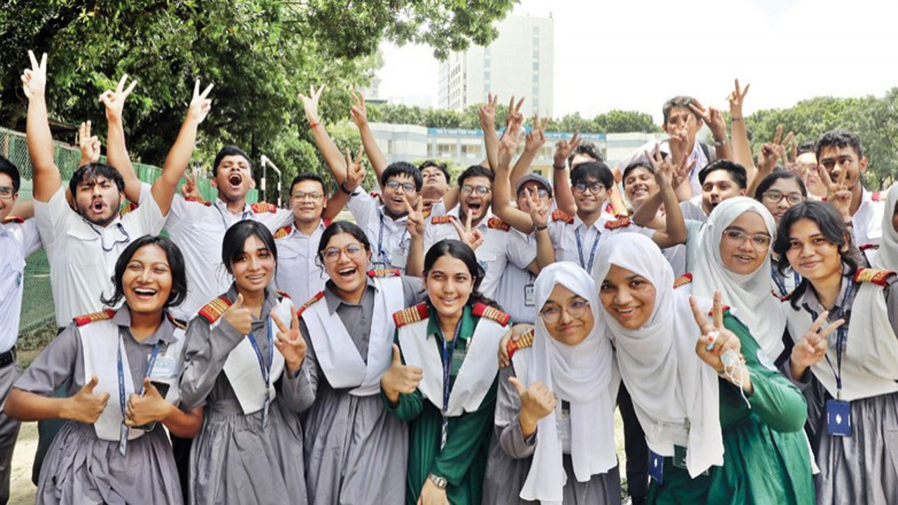 ৯৮৪ প্রতিষ্ঠানে শতভাগ পাস
