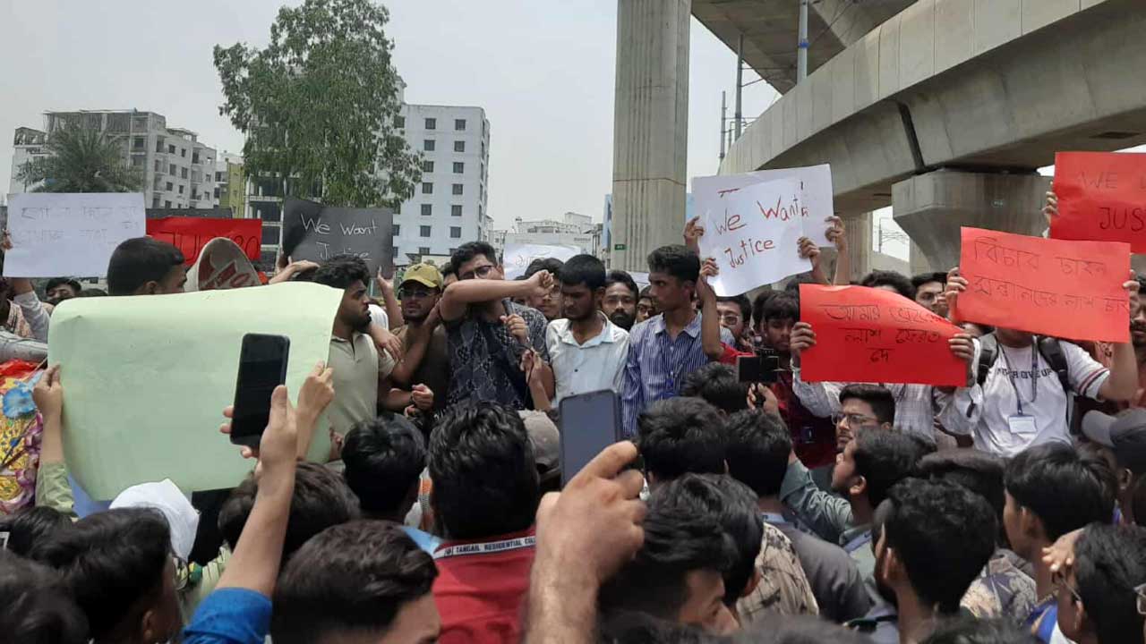 সাড়ে ১২টার মধ্যে কেউ কথা না বললে সড়ক অবরোধ করবেন শিক্ষার্থীরা