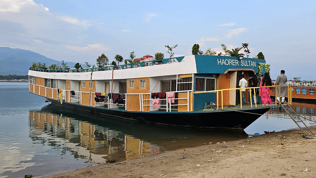 হাওরের সুলতান-৪ এর বিরুদ্ধে পর্যটকের মামলা