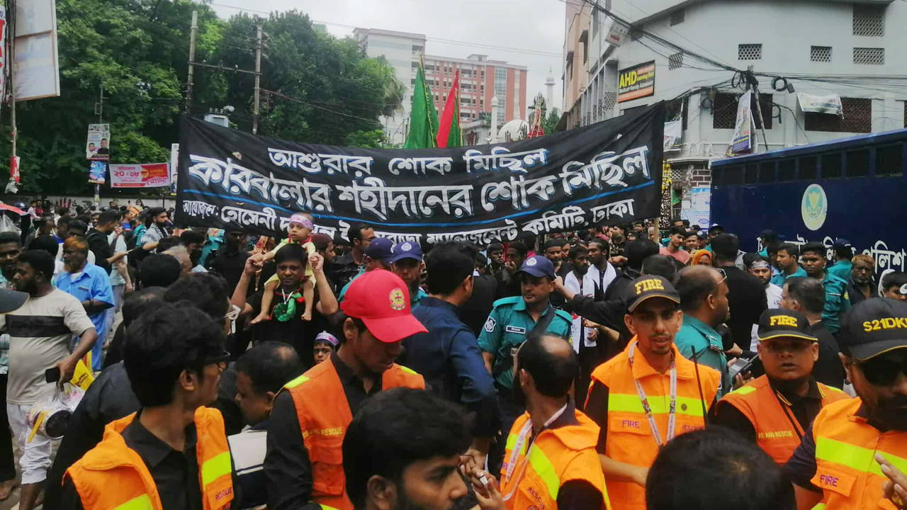 নিশ্ছিদ্র নিরাপত্তায় শুরু হয়েছে তাজিয়া মিছিল